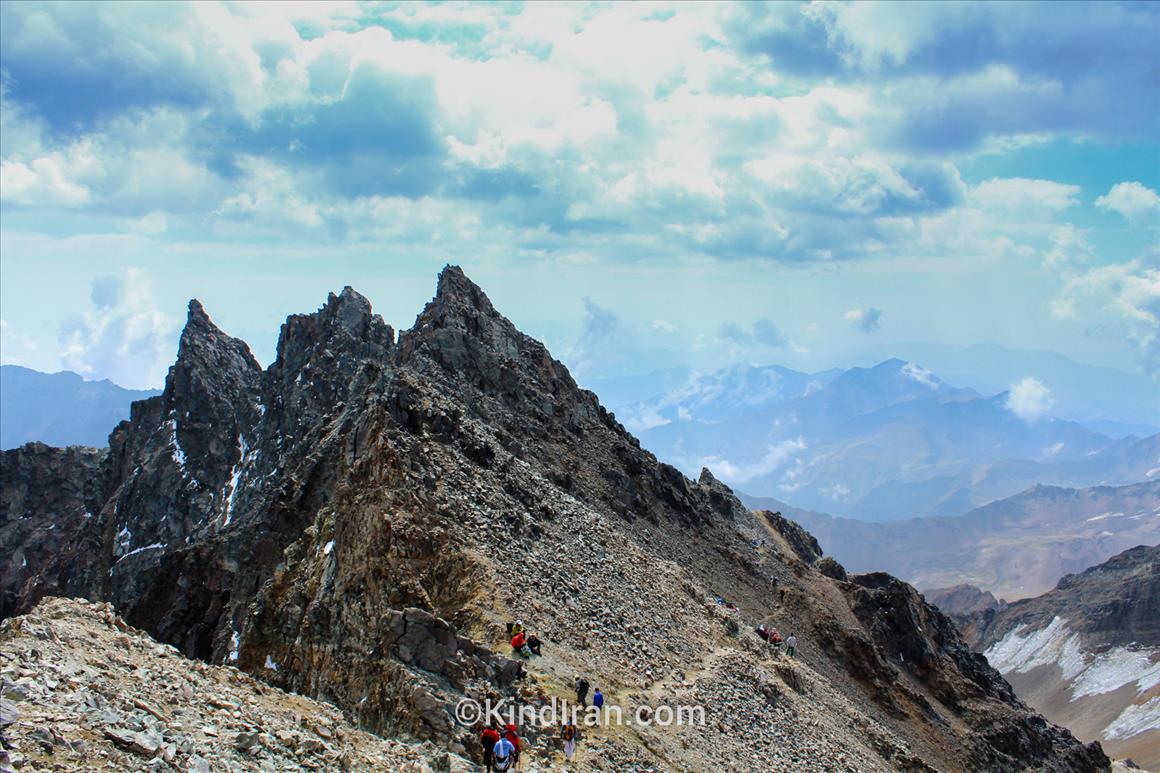 قله علم‌ کوه، آلپ ایران